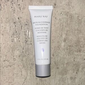 Mary Kay Medium-Coverage Foundation - Beige 302